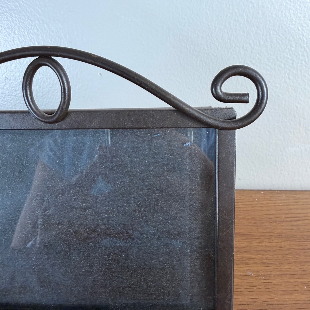 Fetco Home Decor 4x6 Picture Frame Bronze Metal Scroll Tabletop Easel - Picture 2 of 6